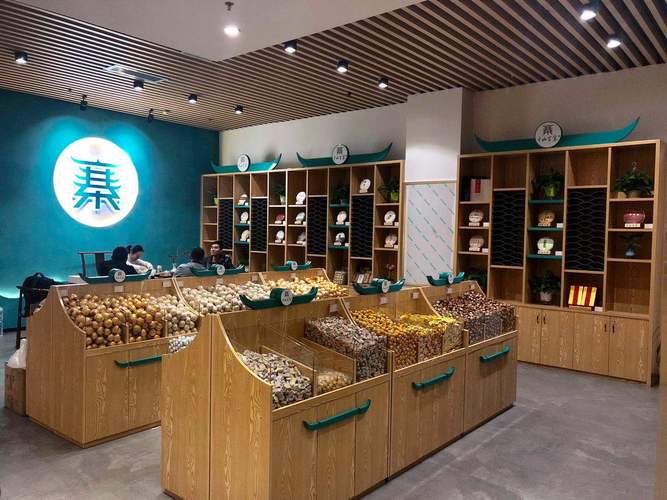 柯晓龙,公司经营范围包括:物及饮料作物批发;厨房用具及日